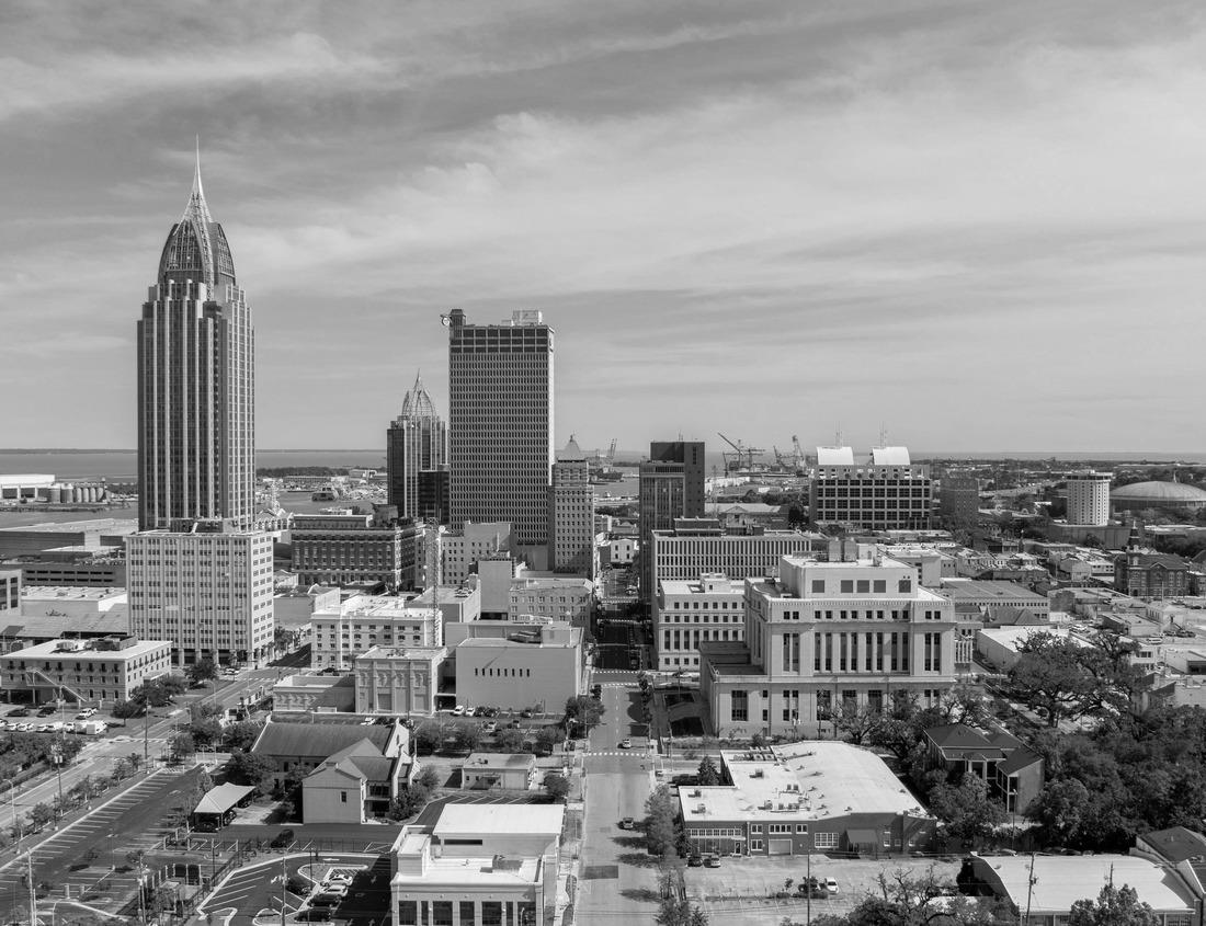 Noah Jigsaw Puzzle Amberg Castle with city wall and city glasses over the river Vils in black white 1000 pieces