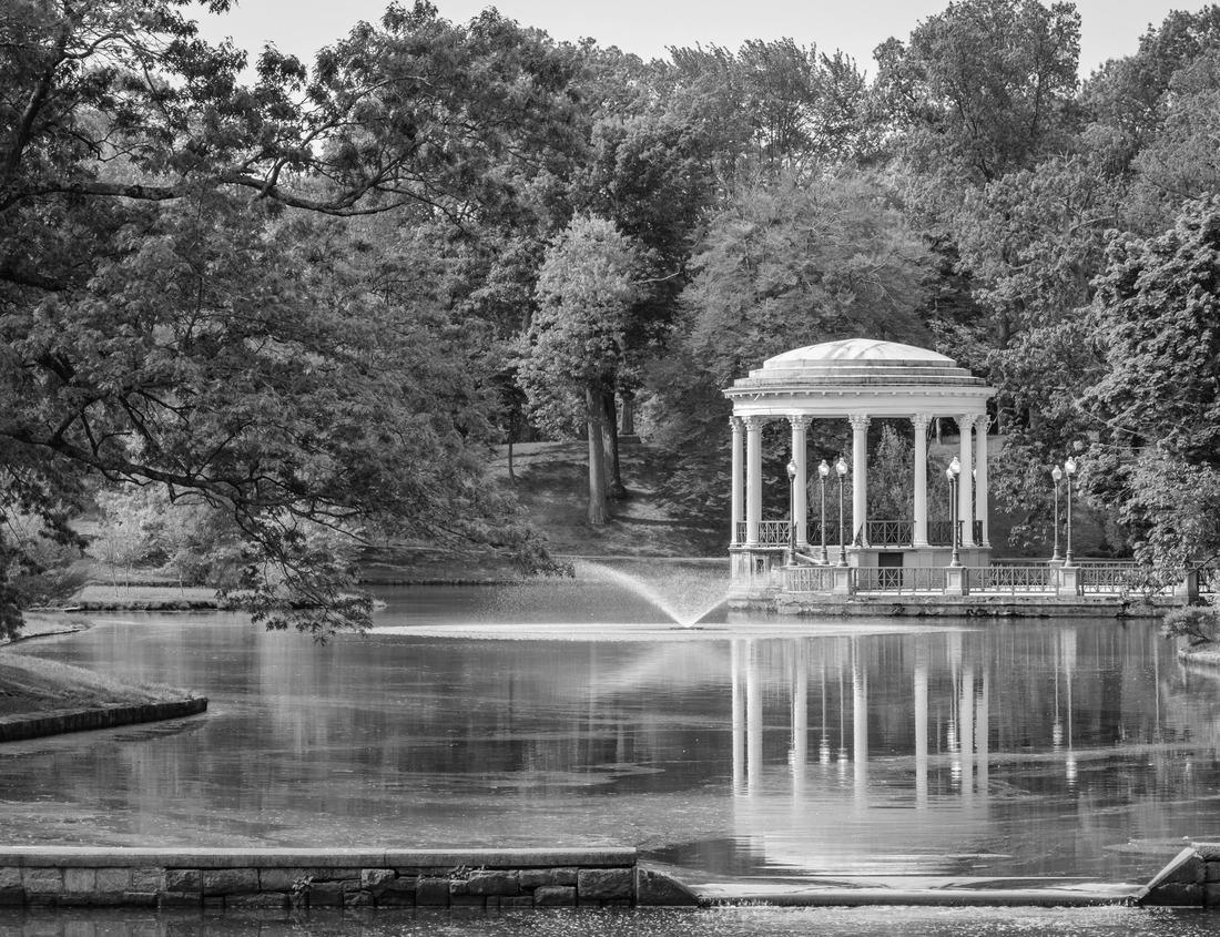Noah Jigsaw Puzzle Coastline trail of Napili Bay in Kapalua in the West of Maui island, Hawaii, United States in black white 1000 pieces