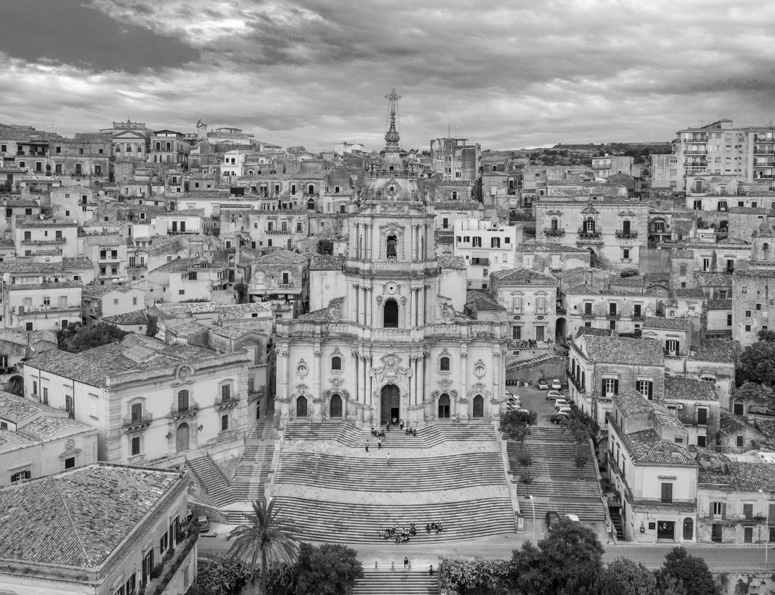 Noah Jigsaw Puzzle Elephant in the Kazinga Channel Queen Elizabeth NP in Uganda in black white 1000 pieces