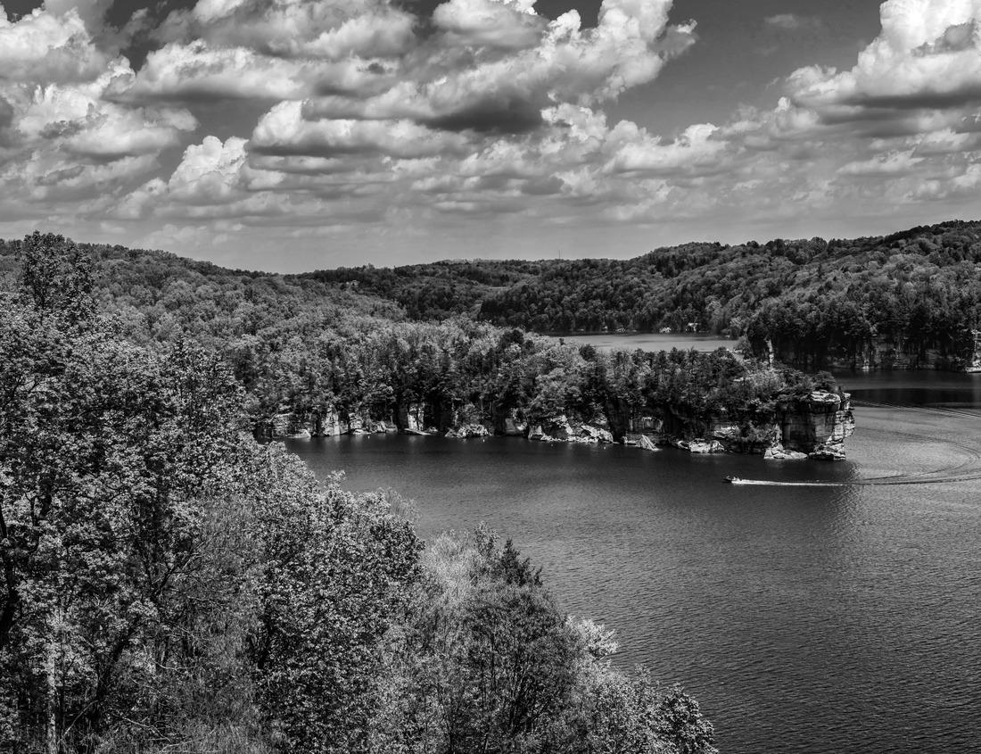 Noah Jigsaw Puzzle Fort Lauderdale riverwalk and yachts view, south Florida, United States of America in black white 1000 pieces