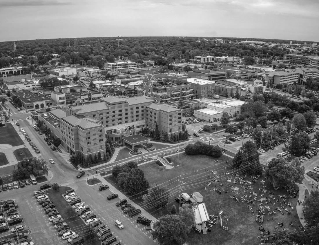 Noah Jigsaw Puzzle Famous buildings and monuments of Venice on the Grand Canal, Italy in black white 1000 pieces