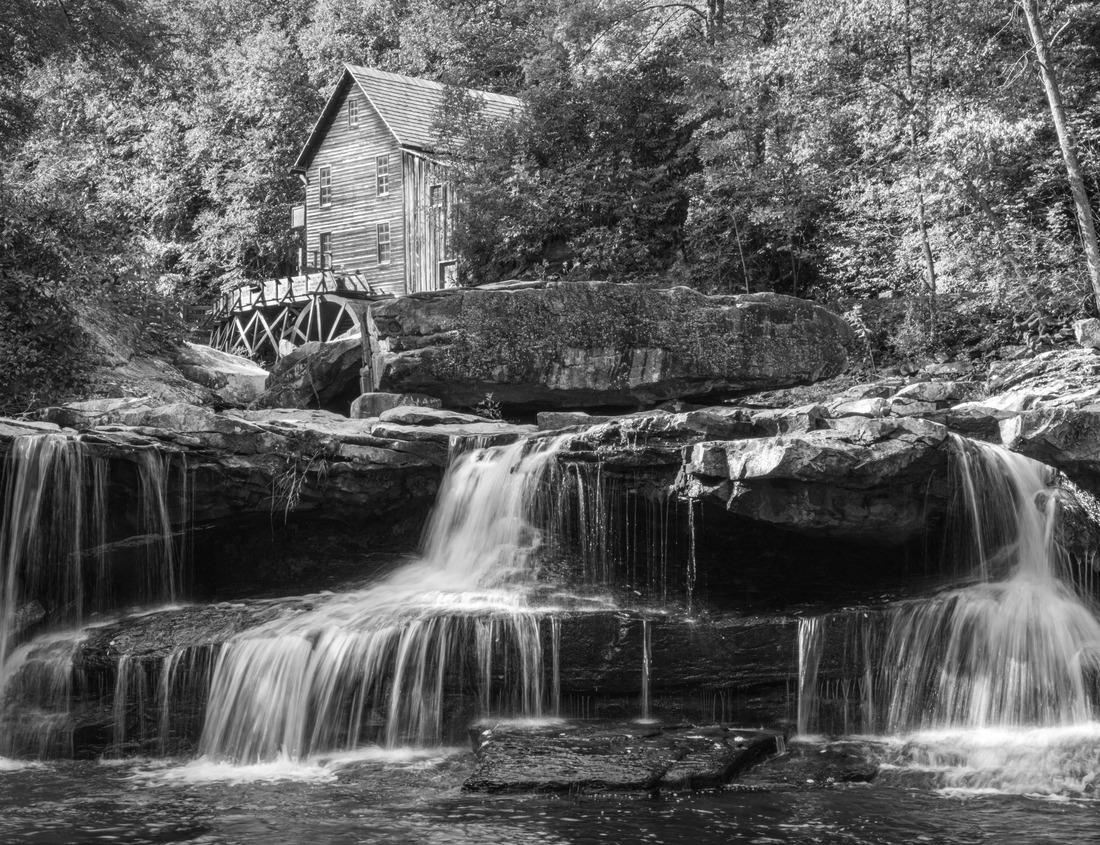Noah Jigsaw Puzzle Dramatic cloudscape overlooking the Esplanade Riel Footbridge and the Canadian Museum for Human Rights over the Red River in Winnipeg, Canada in black white 1000 pieces