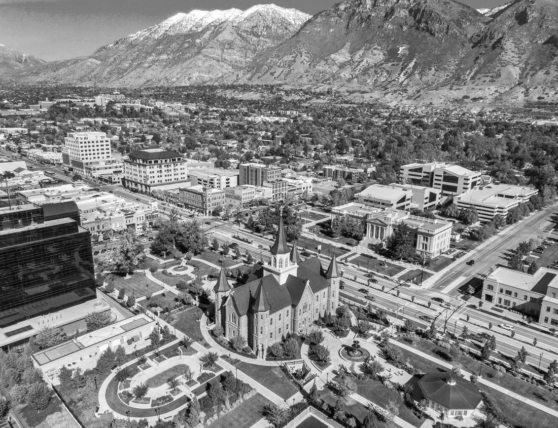 Noah Jigsaw Puzzle Beautiful architecture of the town hall square in Jelenia Gora at sunset, Poland. in black white 1000 pieces