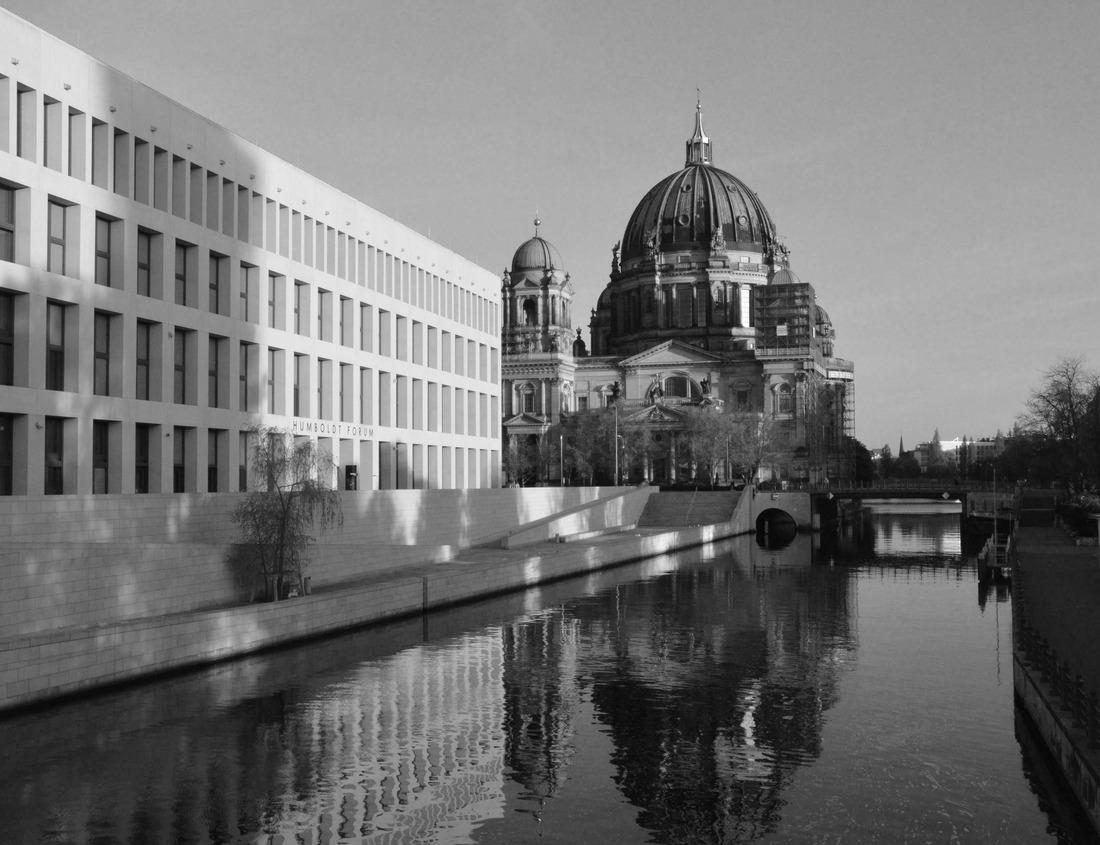 Noah Jigsaw Puzzle Detail of Karlsruhe Palace (Karlsruher Schloss) in Karlsruhe, Baden-Württemberg, Germany in black white 1000 pieces