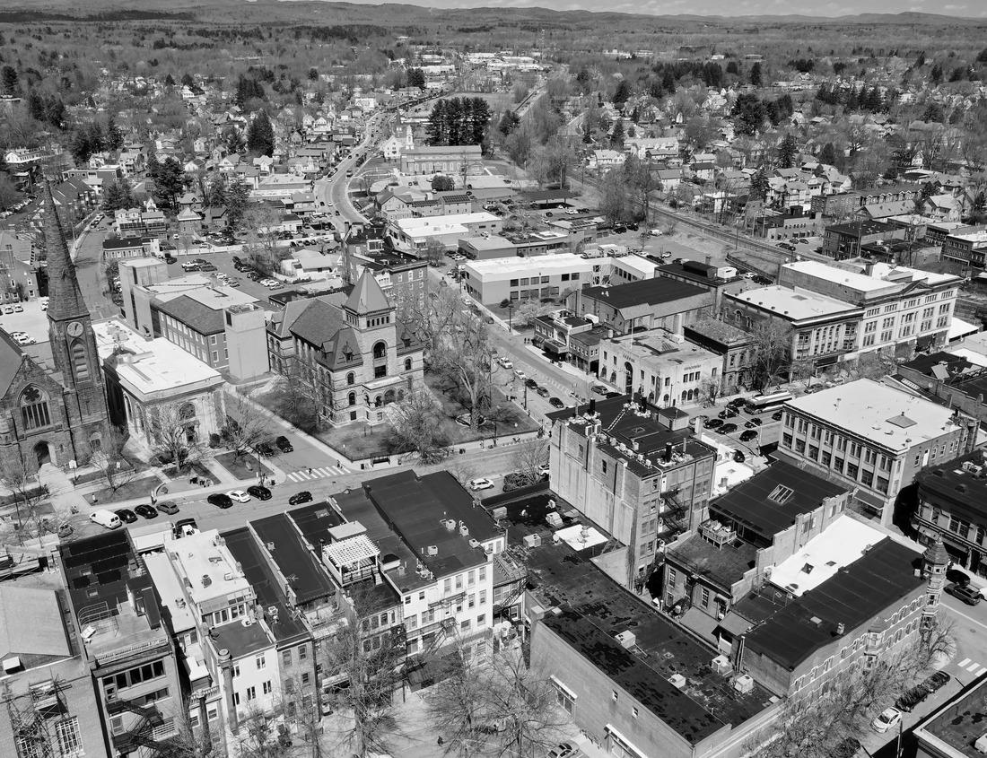 Noah Jigsaw Puzzle Afternoon view of a historic church in downtown Monrovia, California, USA in black white 1000 pieces