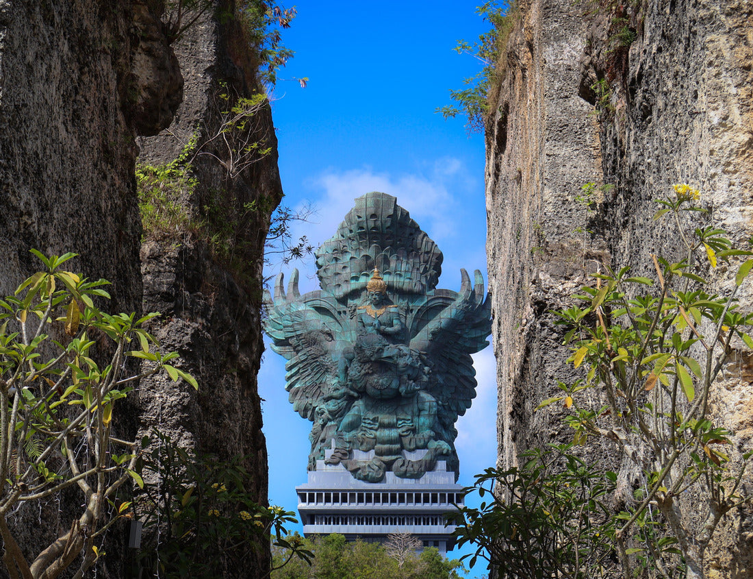 Noah Jigsaw Puzzle A portrait of Garuda Wisnu Kencana statue between two rock walls, an iconic cultural landmark in Bali, at the GWK Cultural Park with blue sky as background 1000 pieces