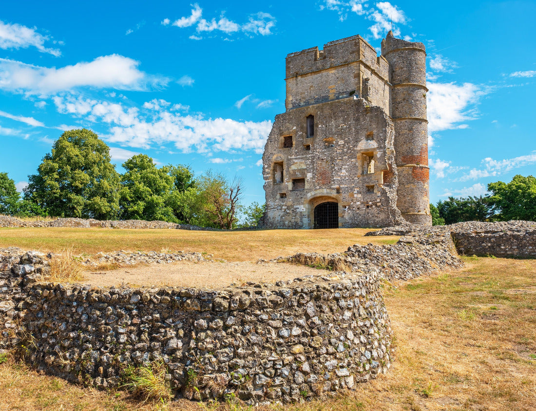 Noah Jigsaw Puzzle Looking at the rest of the ruins of Donnington Castle in Newbury. Berkshire, England 1000 pieces