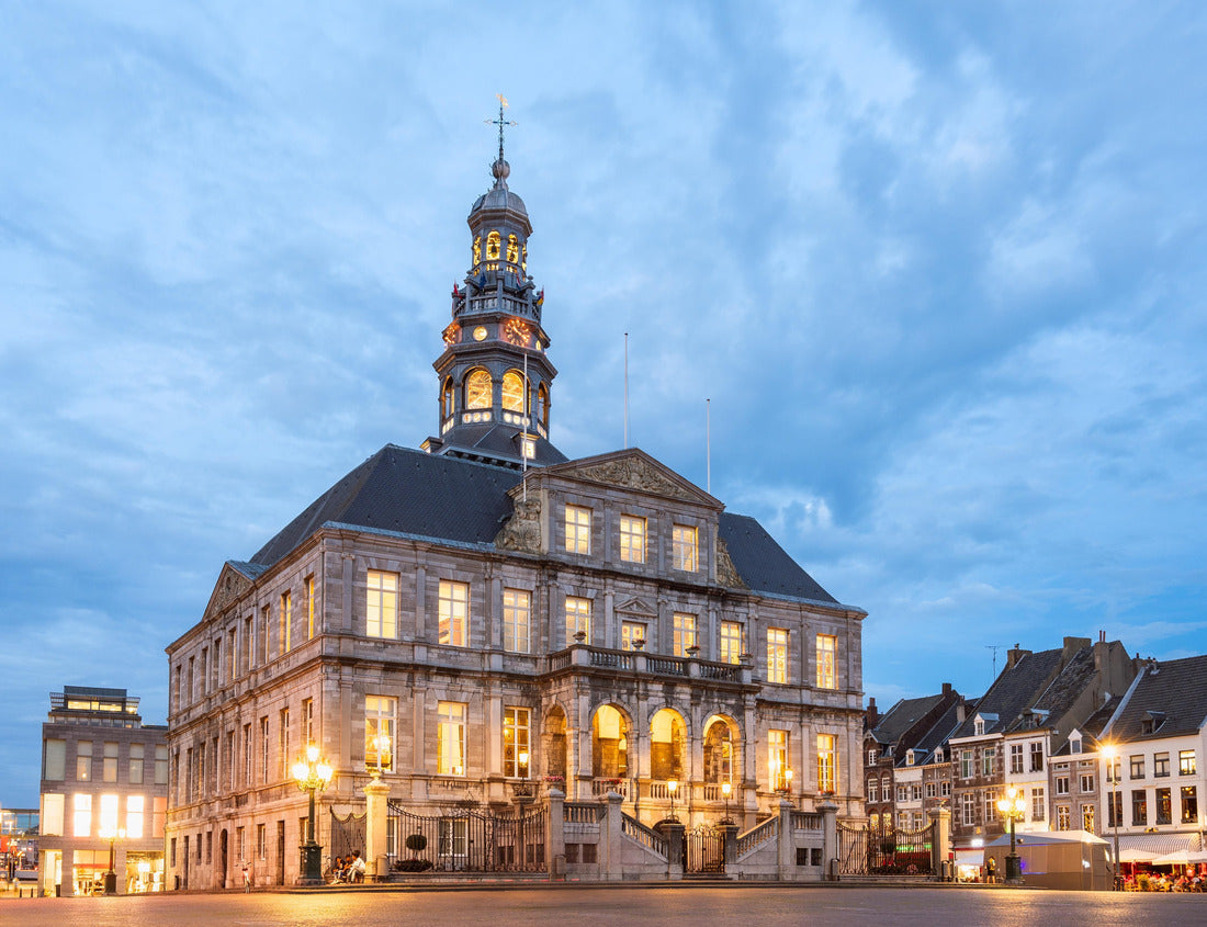 Noah Jigsaw Puzzle Maastricht City Hall (Stadhuis) and Market Square at dusk, Netherlands 1000 pieces