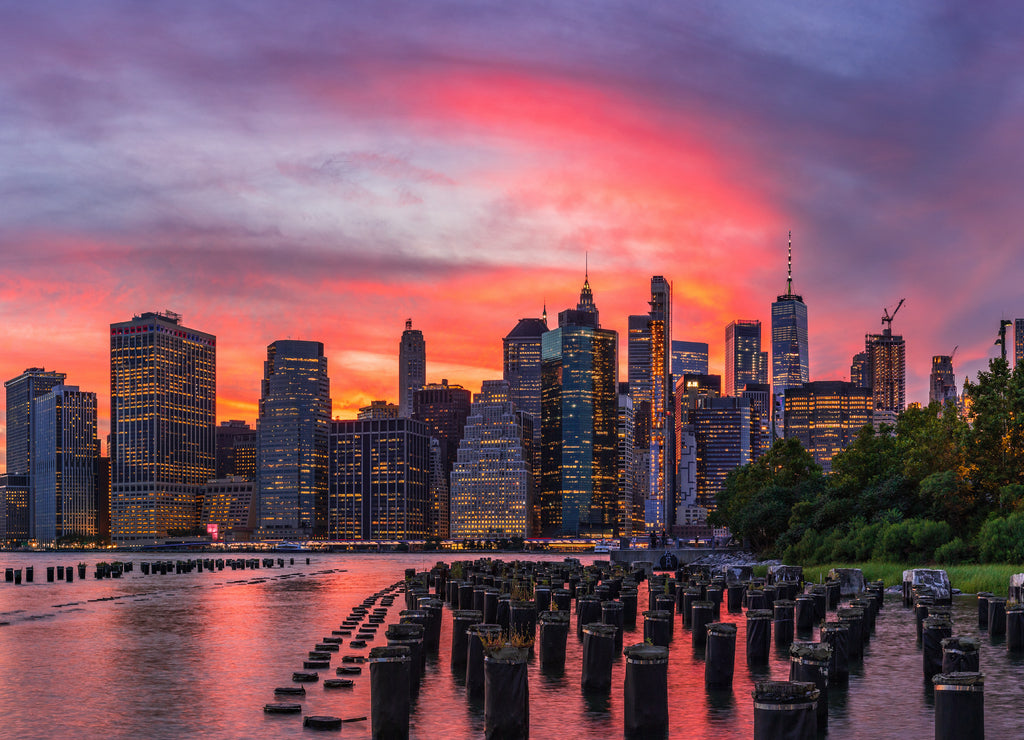 Sunset at Brooklyn Bridge Park with the view to Manhattan skyline