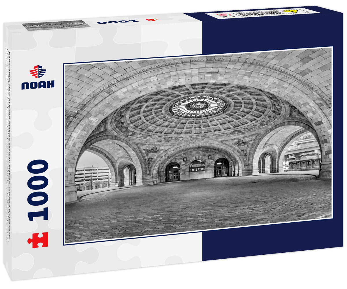 Panoramic view of Penn Station railway station. Owned by General Services Administration, an US government agency, Penn Station is a historic train station located in downtown Pittsburgh, Pennsylvania in black white