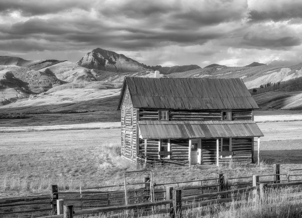 mountain Farmhouse in Aspen Colorado in black white