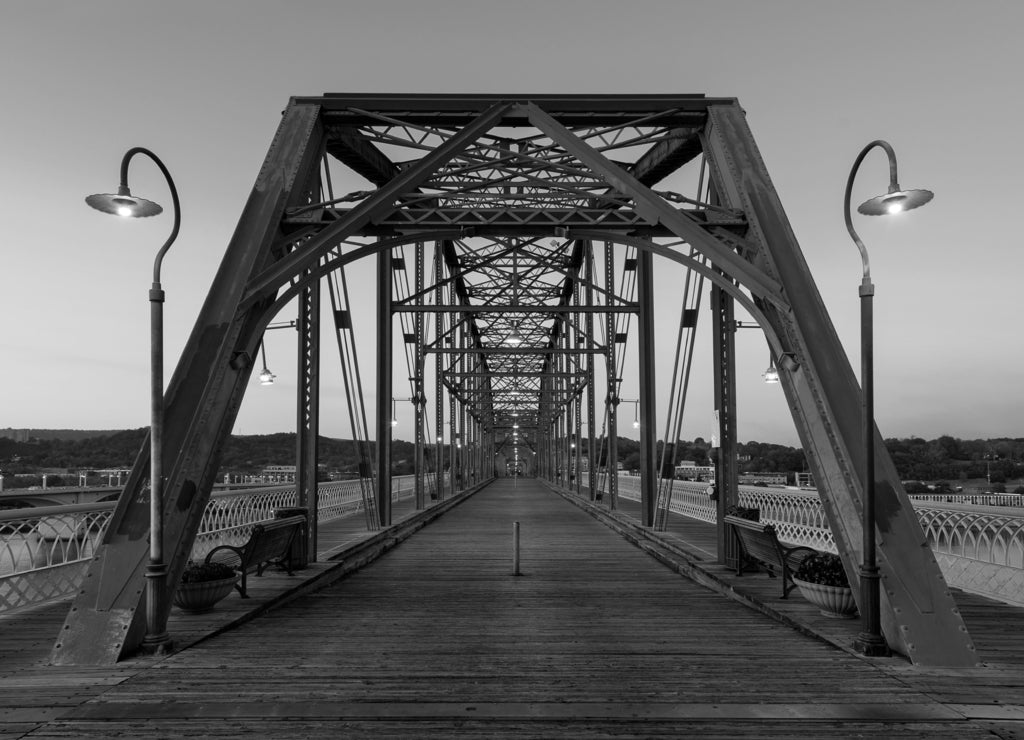 Walnut Street pedestrian bridge across the Tennessee River in Chattanooga, Tennessee in black white