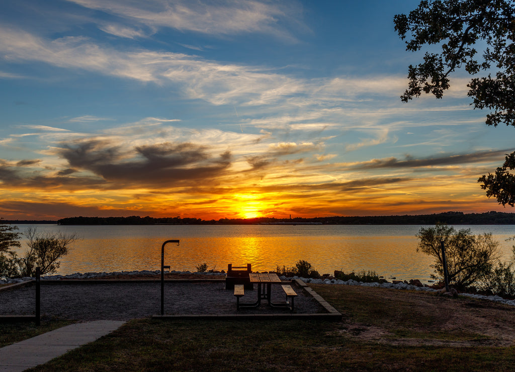 Scenery of cloudy sunset at Lake Thunderbird in Norman Oklahoma