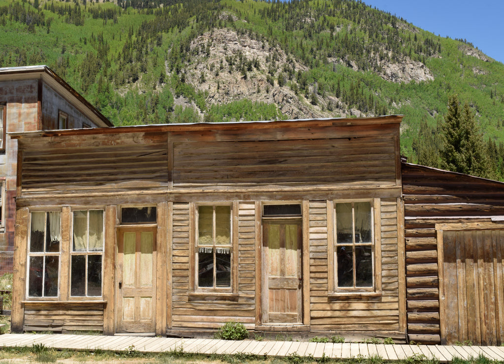 St. Elmo is a ghost town in Chaffee County, Colorado, United States. Founded in 1880.Nearly 2,000 people settled in this town when mining for gold and silver started