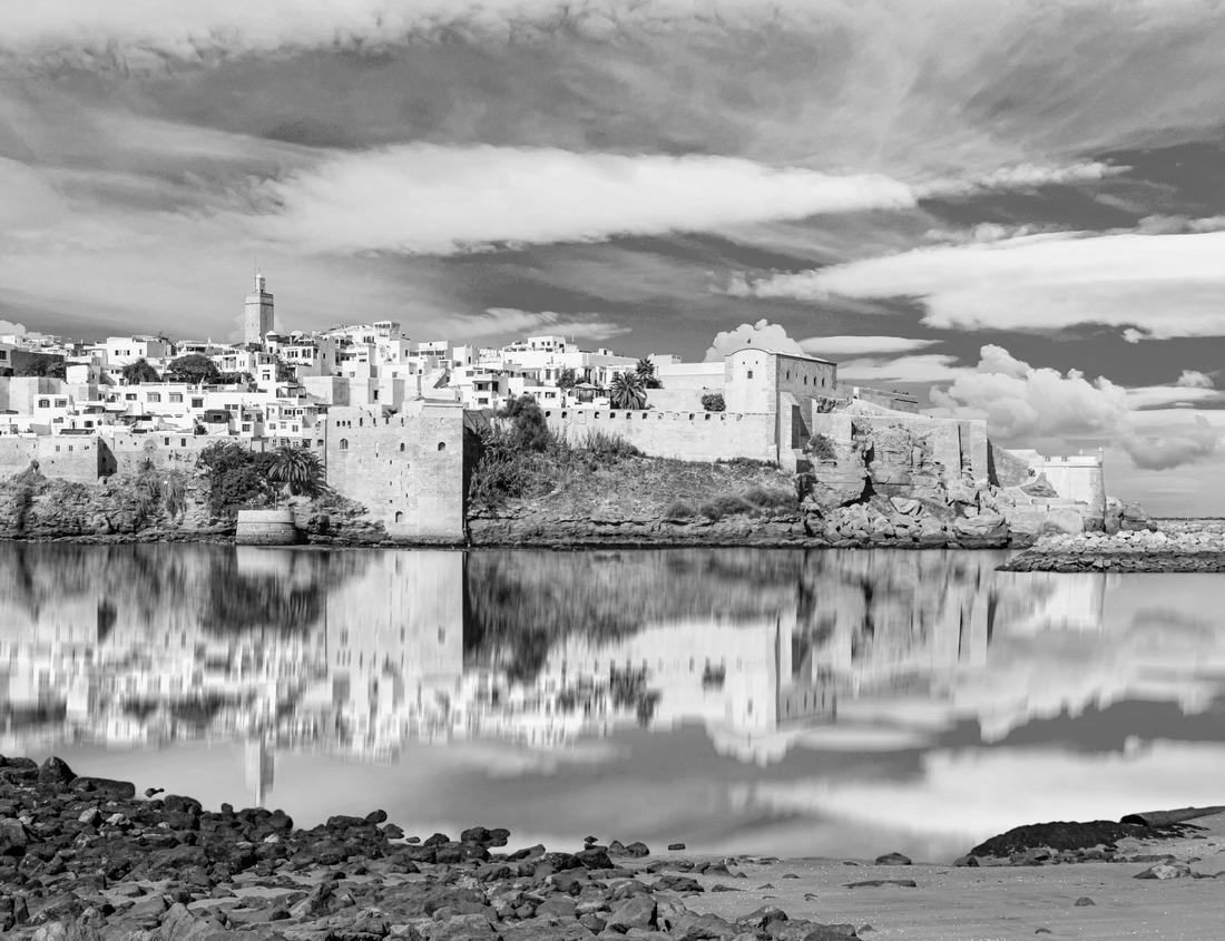 Noah Jigsaw Puzzle Dry Creek and Eroded Sediment Formations Along the Sattelpass Trail, Badlands National Park, South Dakota, USA in black white 1000 pieces