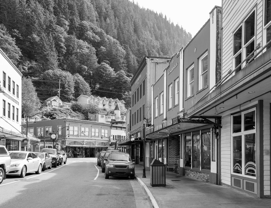 Noah Jigsaw Puzzle First Baptist Church of Malden at 493 Main Street in historic city center of Malden, Massachusetts MA, USA in black white 1000 pieces