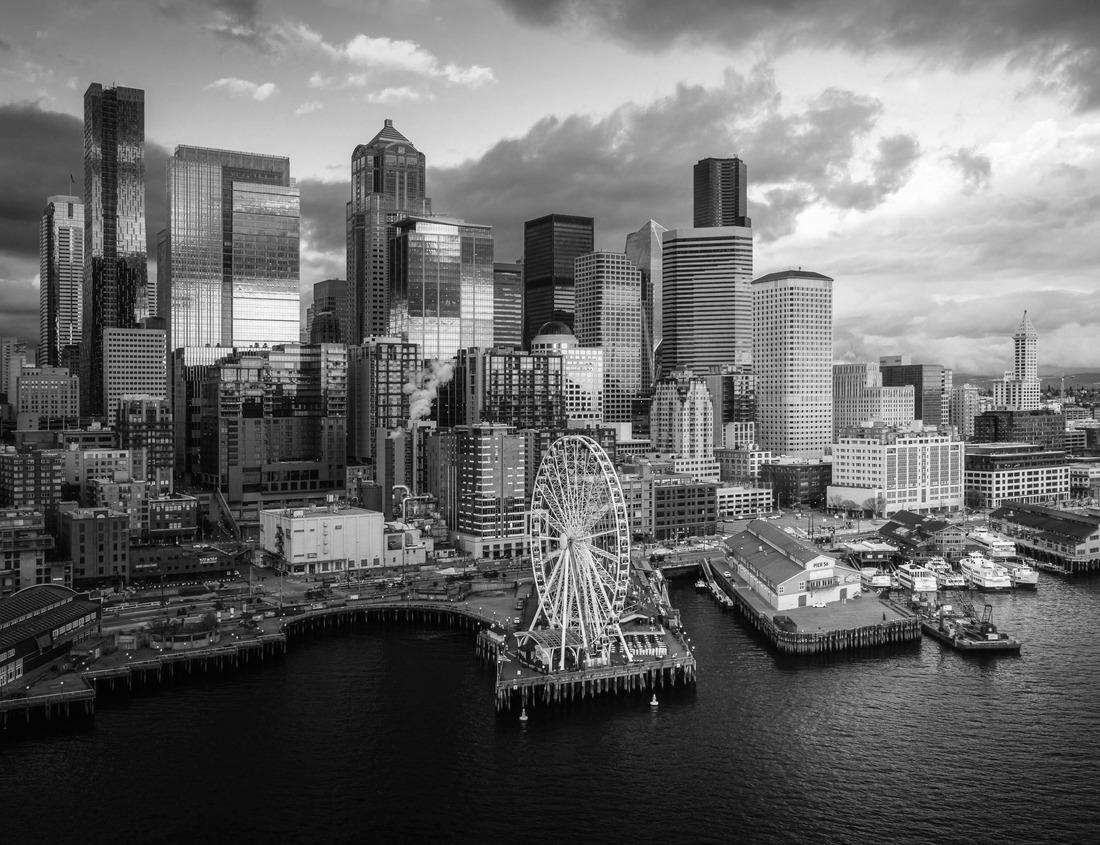 Noah Jigsaw Puzzle The beautiful village of Capestrano on a winter afternoon, Province of L'Aquila, Abruzzo, Italy in black white 1000 pieces