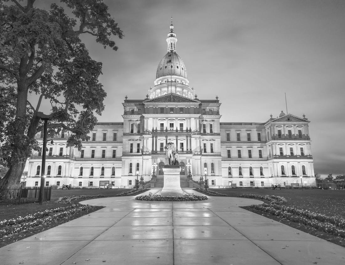 Noah Jigsaw Puzzle The Maine State House in Augusta, Maine, USA at dawn in black white 1000 pieces
