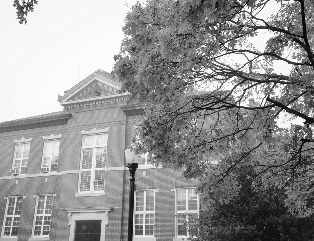 Noah Jigsaw Puzzle Sciacca, Sicily, Italy with water mirrors at the harbor in black white 1000 pieces