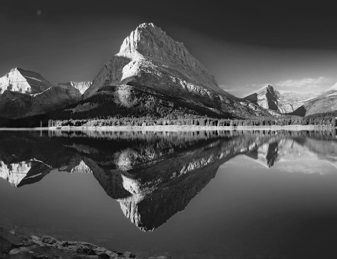 Noah Jigsaw Puzzle Morn blanc nature trail, view of the north west coast of Mahe, Mahe Seychelles in black white 1000 pieces