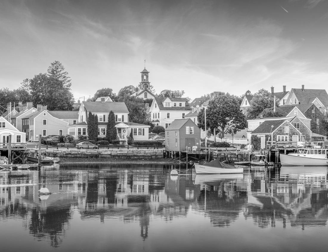 Noah Jigsaw Puzzle Old city of Roussillon, South of France in black white 1000 pieces