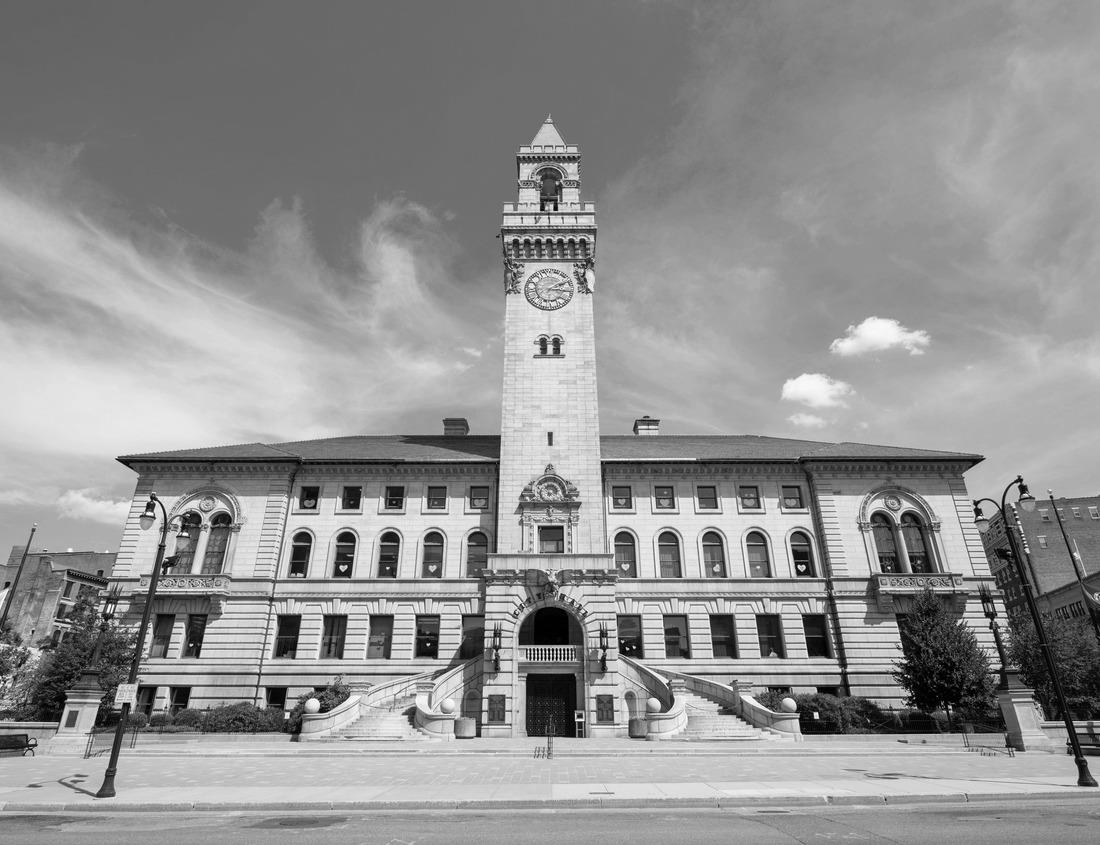 Noah Jigsaw Puzzle Reflective Blue Waters of Crater Lake between pine trees in summer in black white 1000 pieces