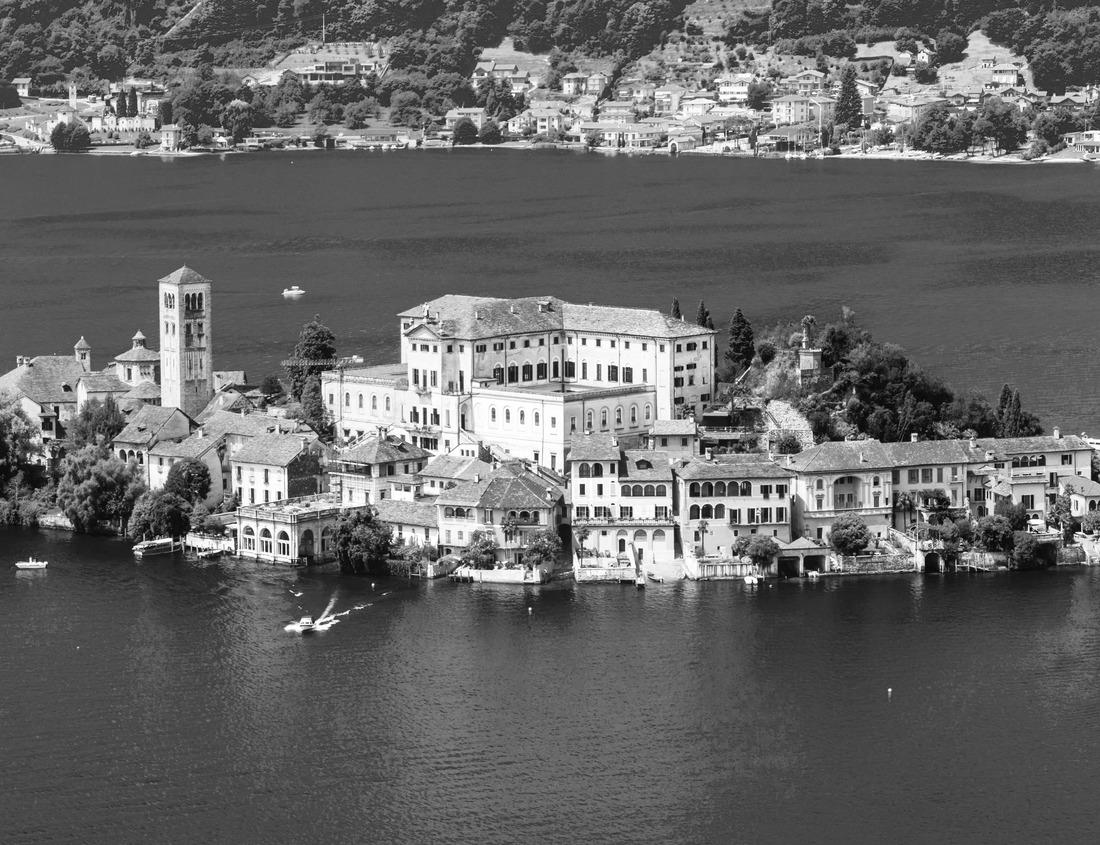 Noah Jigsaw Puzzle The Hannibal district of ruins on Byrsa Hill, part of the remains of ancient Carthage, near Tunis, Tunisia in black white 1000 pieces