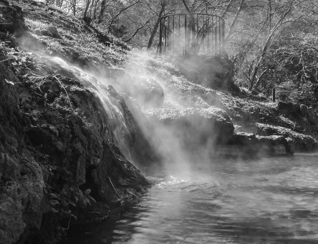 Noah Jigsaw Puzzle Mammoth Cave National Park in Kentucky in black white 1000 pieces
