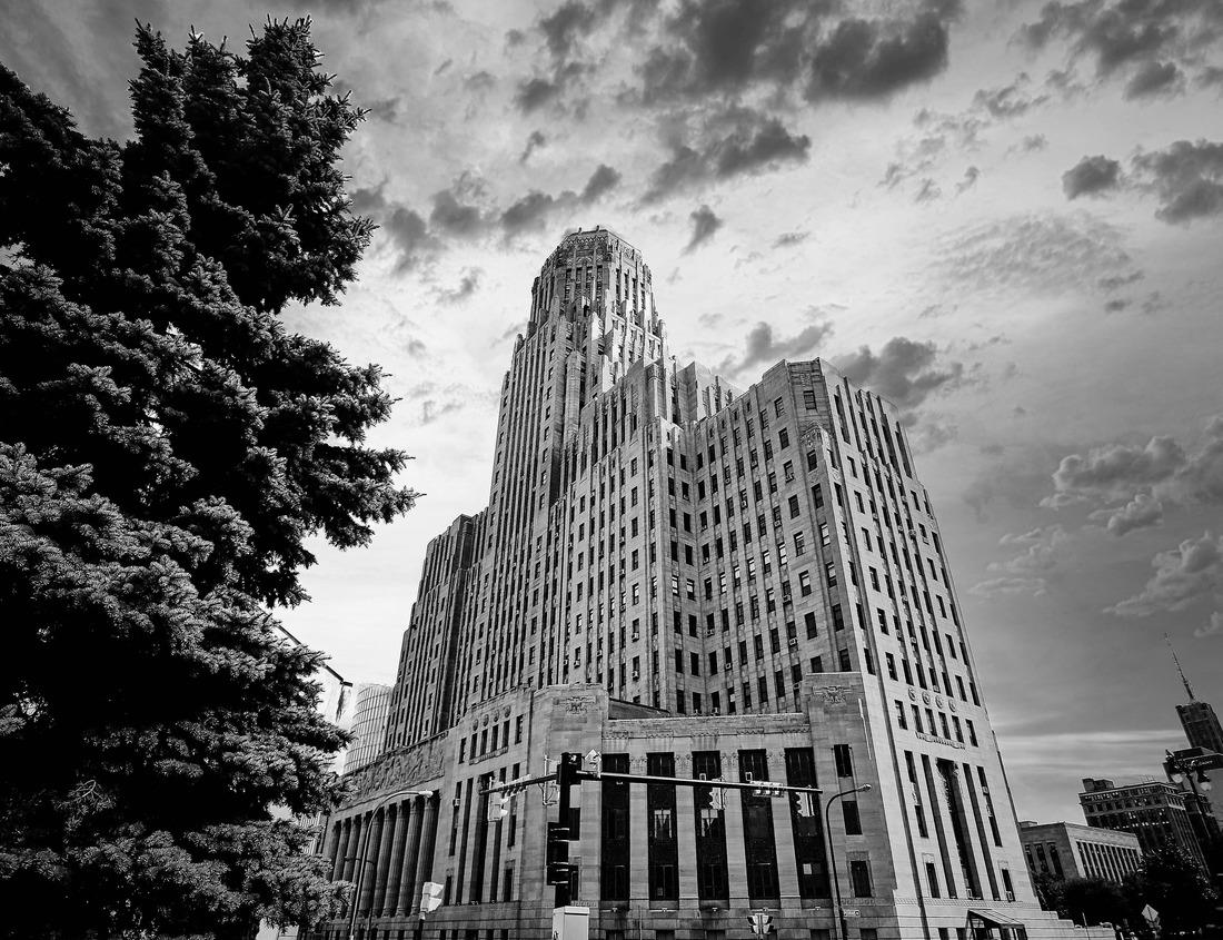 Noah Jigsaw Puzzle Marketplace of the city of Moeskroen, Mouscron België. Blue sky and church in black white 1000 pieces