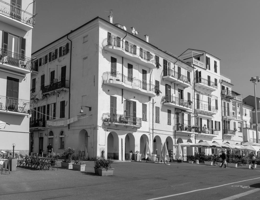 Noah Jigsaw Puzzle Ulm Minster or Ulmer Munster cathedral panorama, Lutheran Church in Ulm, Germany in black white 1000 pieces