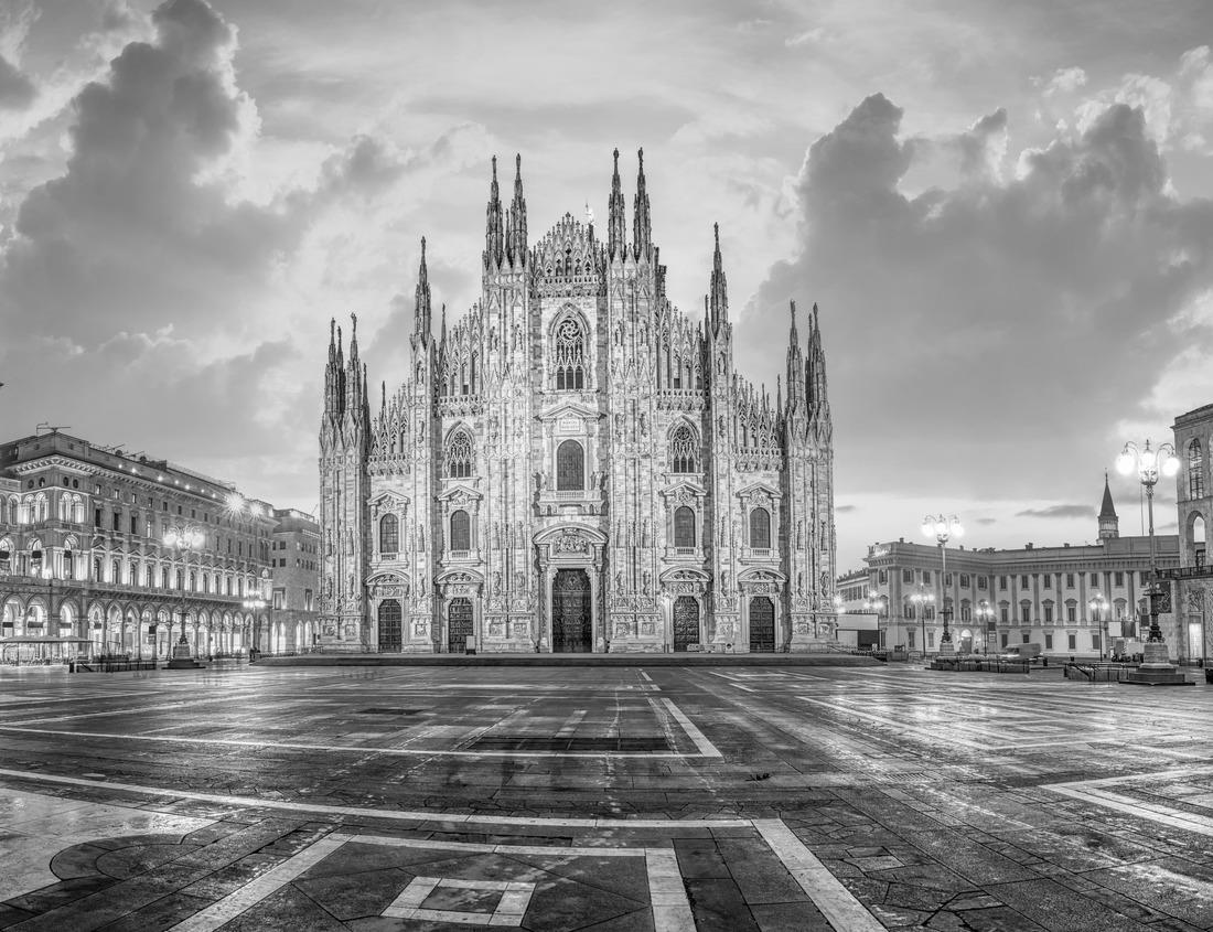 Noah Jigsaw Puzzle Austria, Kufstein Old Town with medieval fortress on a rock above the Inn River, Alps, Austria in black white 1000 pieces