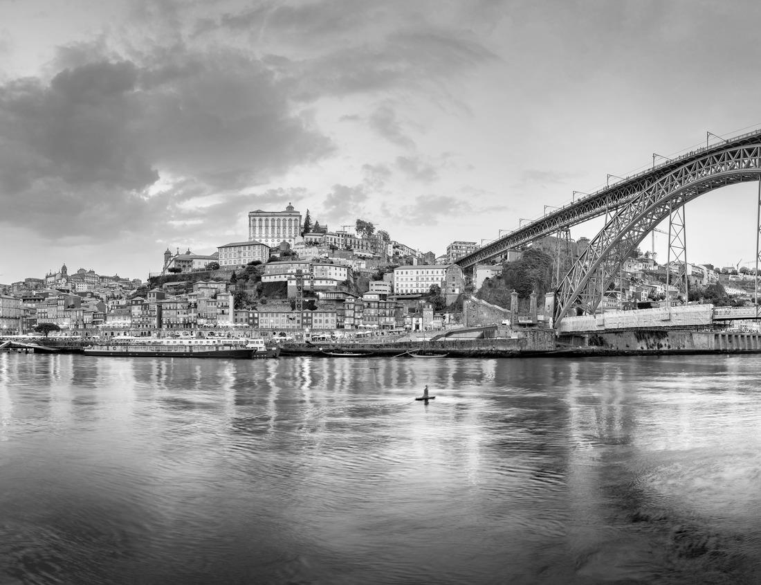 Noah Jigsaw Puzzle Fall colors and mist in the New River Gorge National Park on a fall morning in black white 1000 pieces