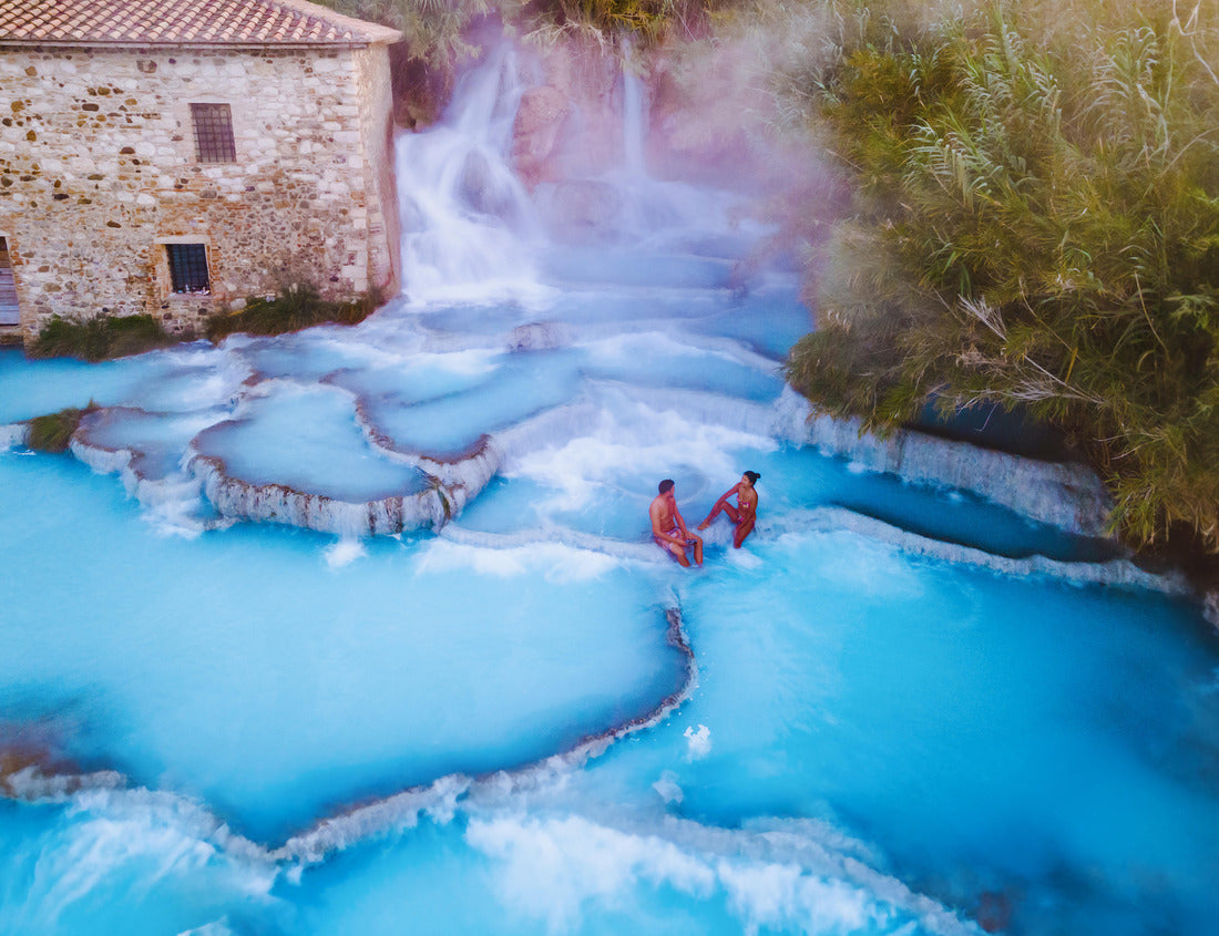 Tuscany Italy, natural pool with waterfalls and hot springs Saturnia thermal baths, Grosseto, Tuscany, Italy. Men and women in the natural thermal waterfalls, couple on vacation in Tuscany, Saturnia 1000pc Puzzle