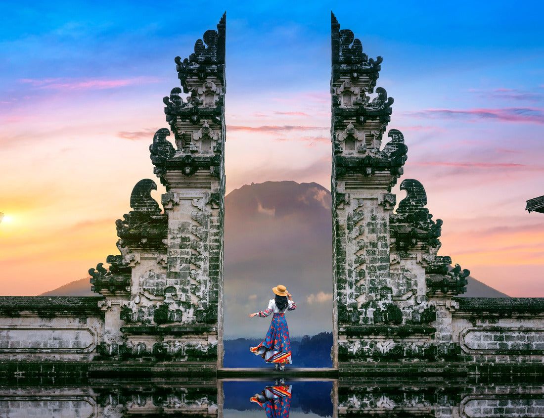 Young woman standing in temple gates at Lempuyang Luhur temple in Bali, Indonesia 1000pc Puzzle