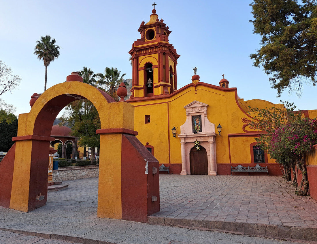 Noah Jigsaw Puzzle Church in the center of the magical town of Bernal, where the third largest monolith in the world is located. It belongs to the municipality of Ezequiel Montes, in the state of Queretaro, Mexico 1000 pieces