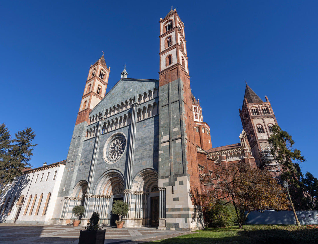 the Basilica of Sant'Andrew (Sant'Andrea) in Vercelli, Piedmont, Italy 1000pc Puzzle
