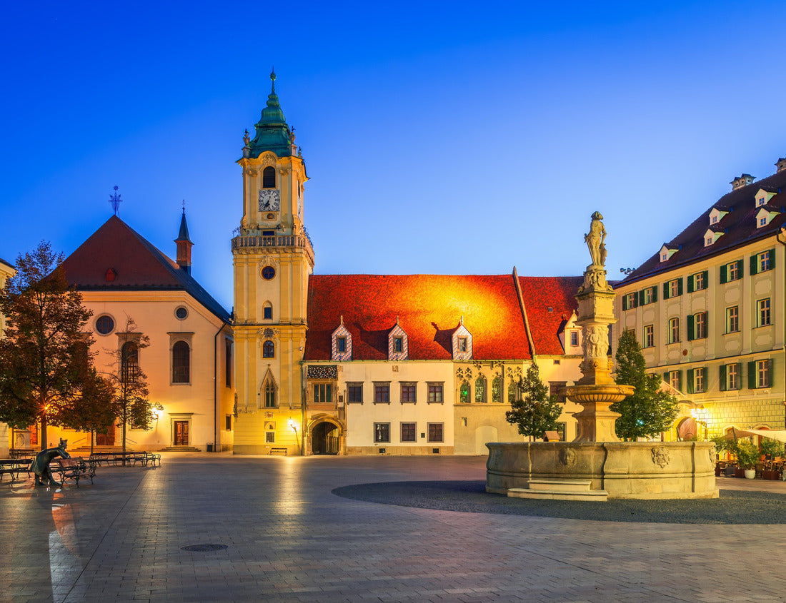 Noah Jigsaw Puzzle Bratislava, Slovakia. Old Town Hall of Bratislava (Pressburg) in Hlavne Namestie, Main Square 1000 pieces
