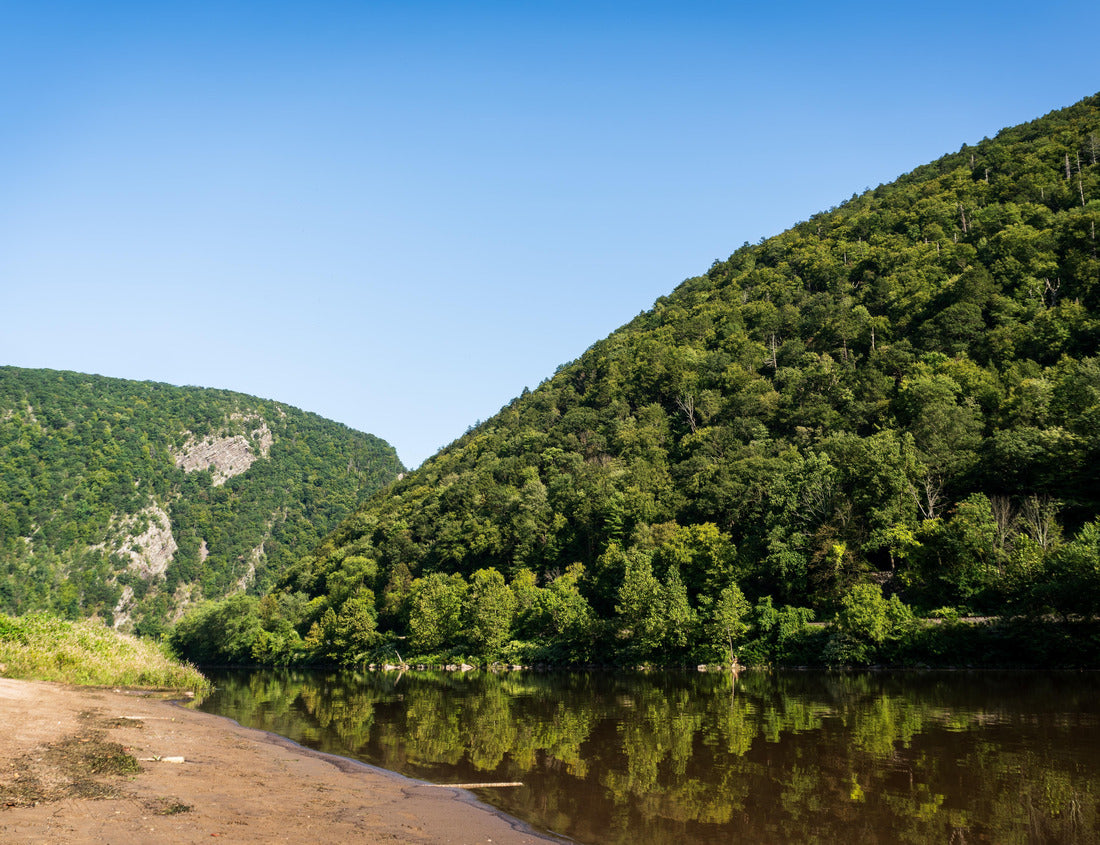 Noah Jigsaw Puzzle Delaware Water Gap is a water gap between New Jersey and Pennsylvania where the Delaware River cuts through a large ridge of the Appalachian Mountains. Delaware Water Gap National Recreation Area 1000 pieces