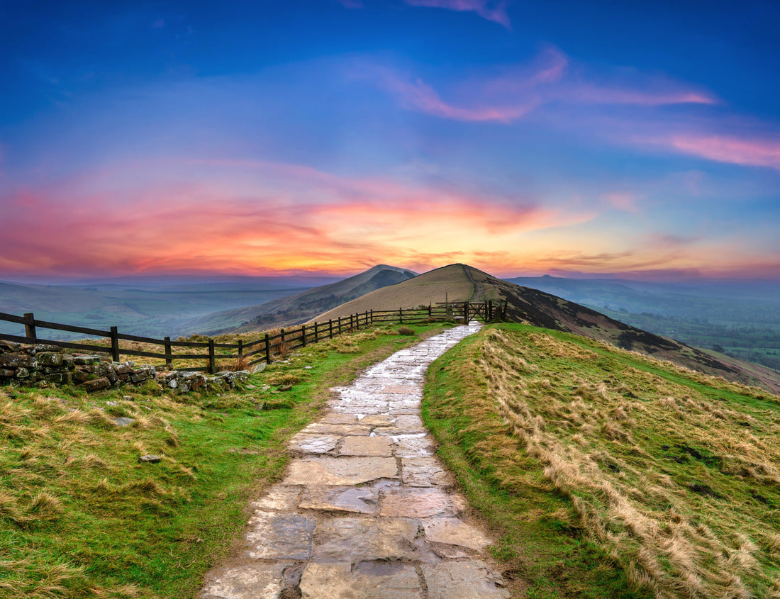 The Great Ridge at sunrise. Mam Tor hill in Peak District. United Kingdom 1000pc Puzzle