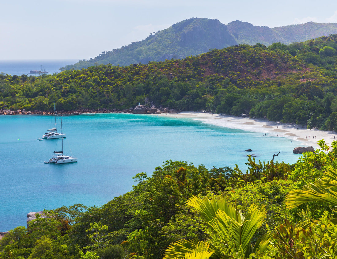 Anse Lazio beach on a sunny day. Praslin island coastal landscape, Seychelles 1000pc Puzzle