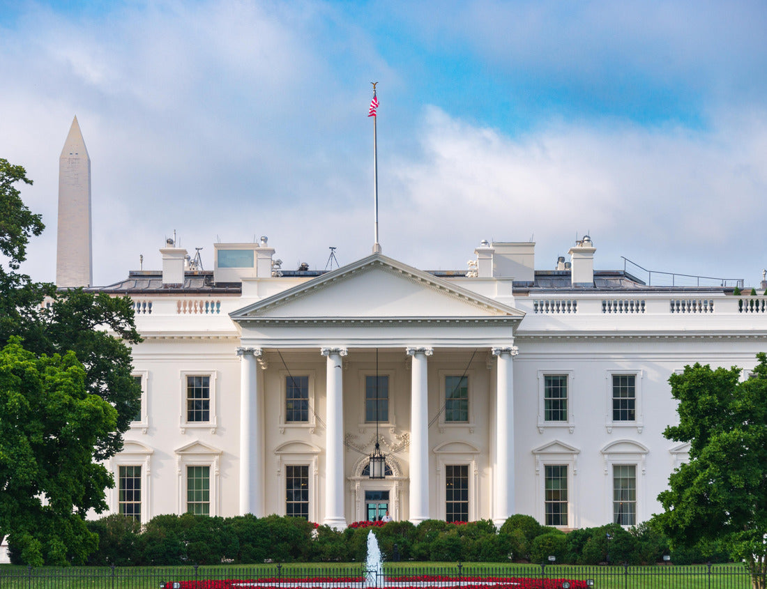 The White House, Official Residence and Workplace of the President of the United States, Located at 1600 Pennsylvania Avenue NW in Washington, D.C., USA 1000pc Puzzle