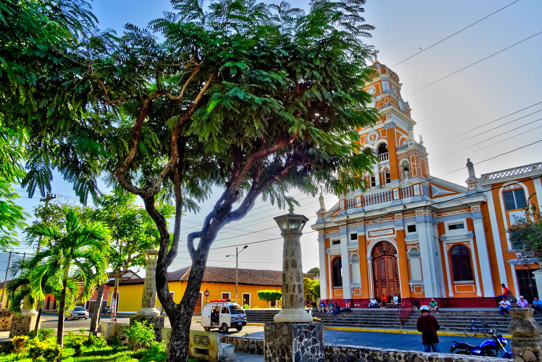 Noah Jigsaw Puzzle Granada, Nicaragua 2000 pieces