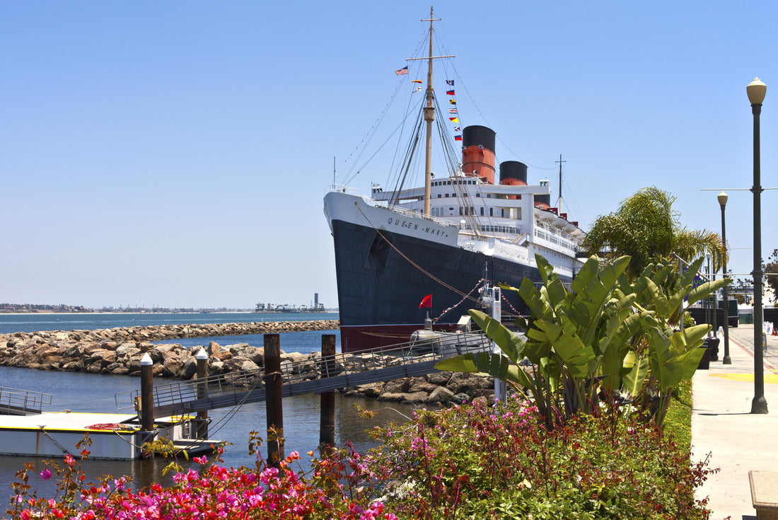 Noah Jigsaw Puzzle The Queen Mary ship moored in Long Beach California 2000 pieces
