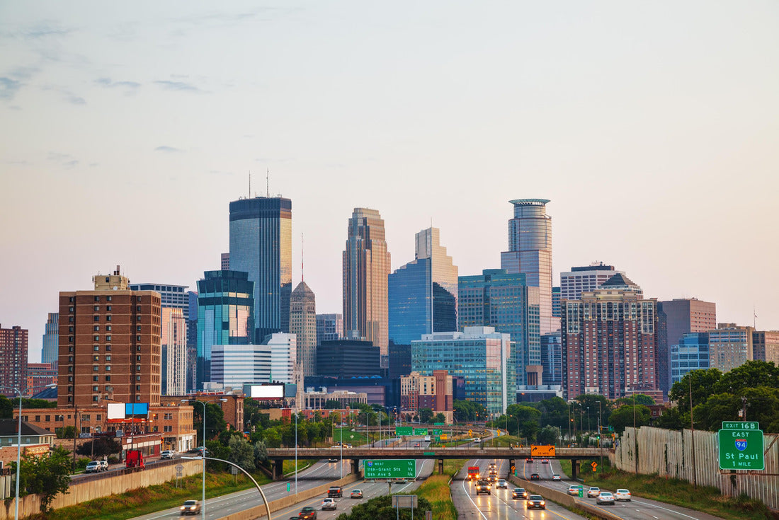 Noah Jigsaw Puzzle Downtown Minneapolis, Minnesota early in the morning 2000 pieces