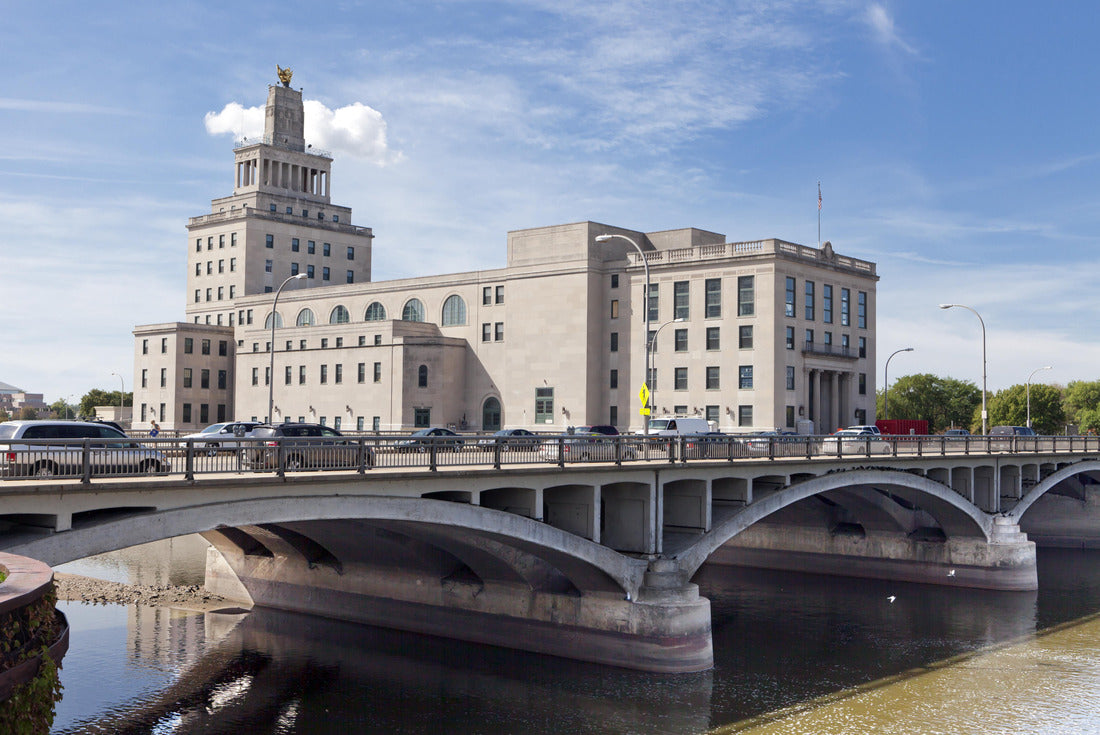 Noah Jigsaw Puzzle The old Cedar Rapids (Iowa) City Hall sits on an island in the Cedar River 2000 pieces