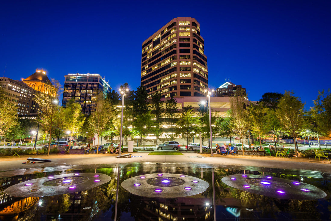 Noah Jigsaw Puzzle Fountains and buildings at Lebauer Park at night, in downtown Greensboro, North Carolina 2000 pieces