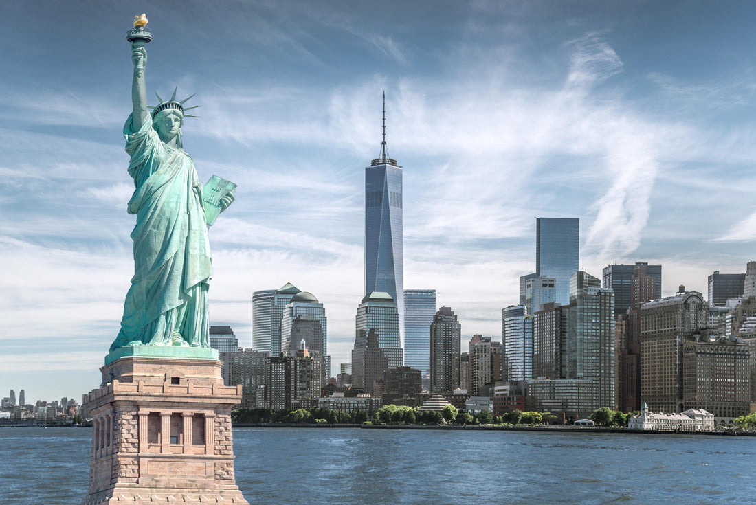 Noah Jigsaw Puzzle The Statue of Liberty with the World Trade Center, New York City's landmark, in the background 2000 pieces