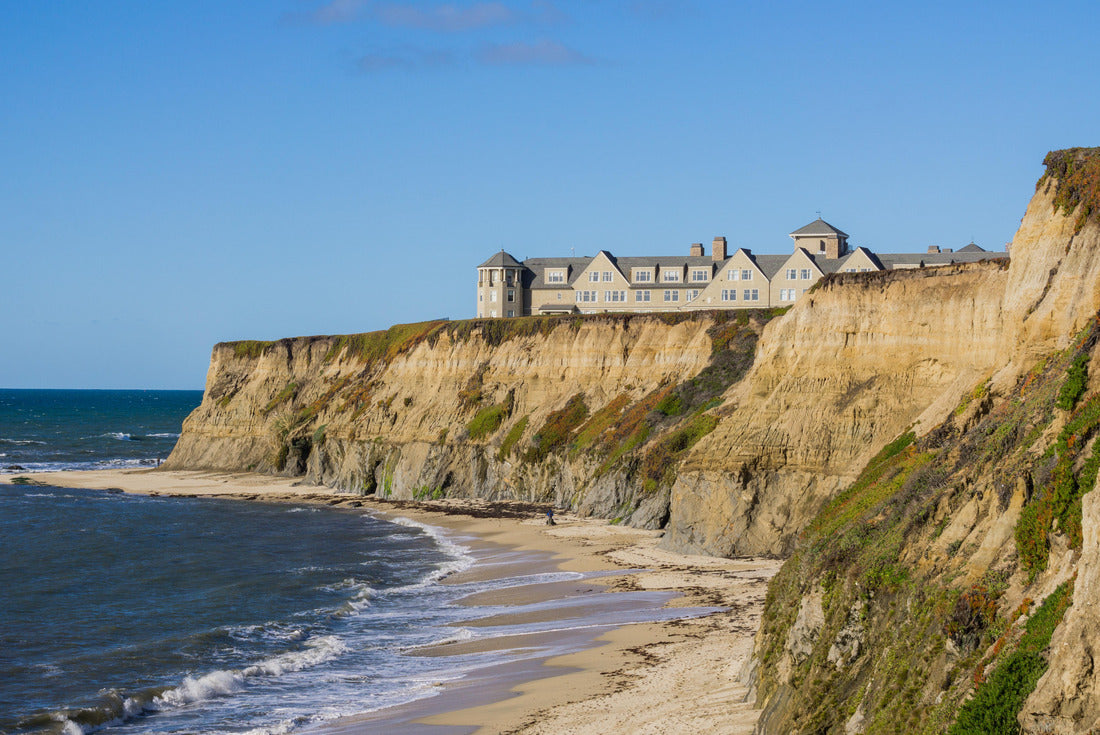 Noah Jigsaw Puzzle Resort on the summit of eroded cliffs and sandy beach, Pacific Ocean, Half Moon Bay, California 2000 pieces