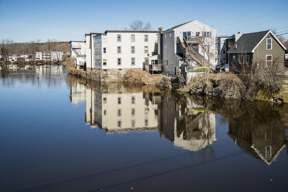 Noah Jigsaw Puzzle Houses on the Saco River. The river adjoining the two towns of Biddeford and Saco in Maine, USA 2000 pieces