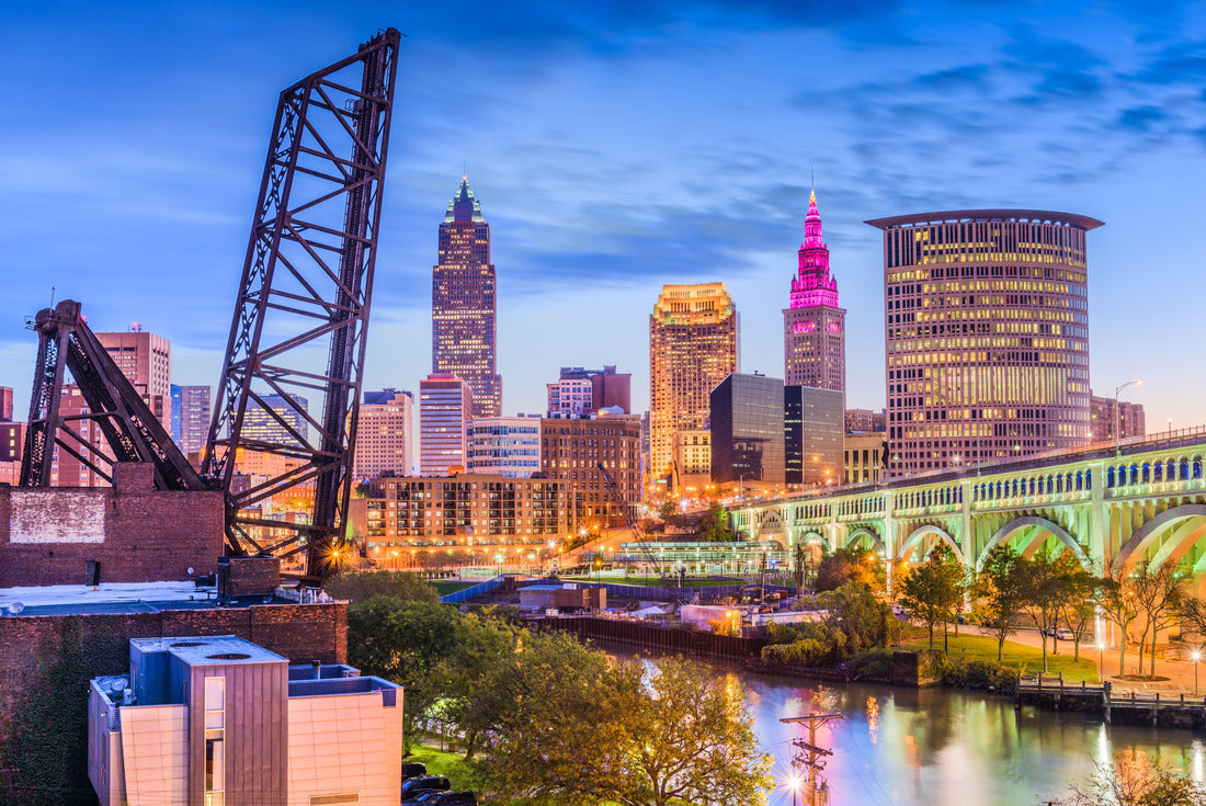 Noah Jigsaw Puzzle Cleveland, Ohio, USA downtown skyline on the river 2000 pieces